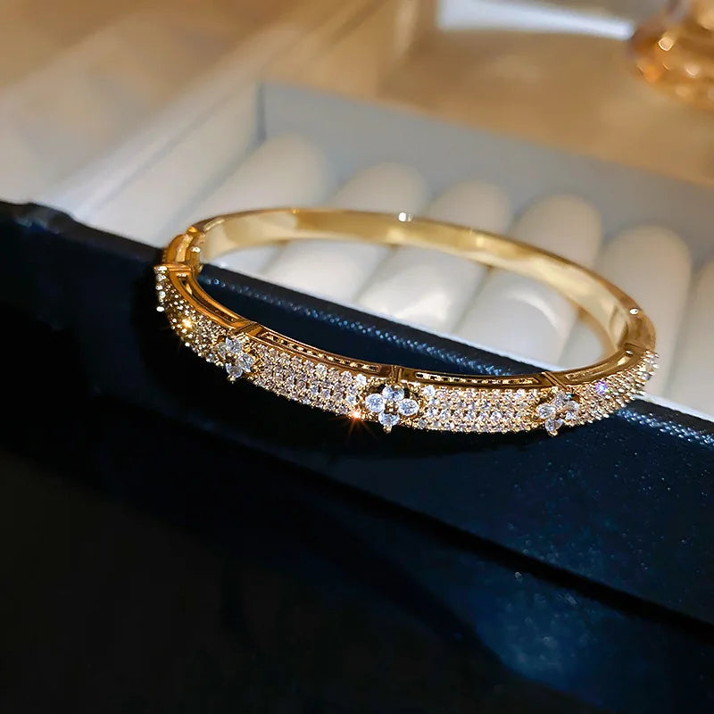 ANENJERY Four Leaf Flower Inlaid Shiny Zircon Bracelet for Women Girls Elegant Delicate Vintage French Jewelry Wedding Wholesale