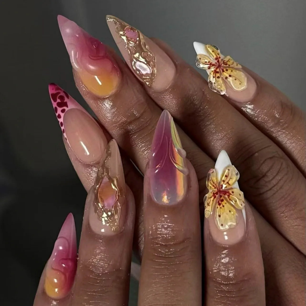 24pcs White Flower Fake Nail Tips Ins Yellow Pink Blush False Nails Wearable Full Cover European Almond Shaped Press on Nails