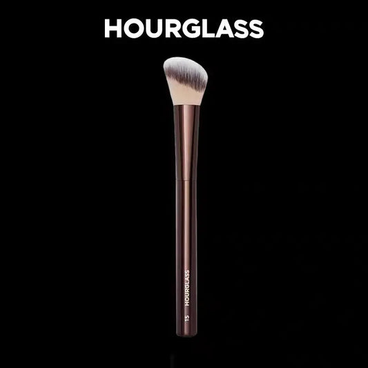 HOURGLASS No. 15 Liquid Blush Brush