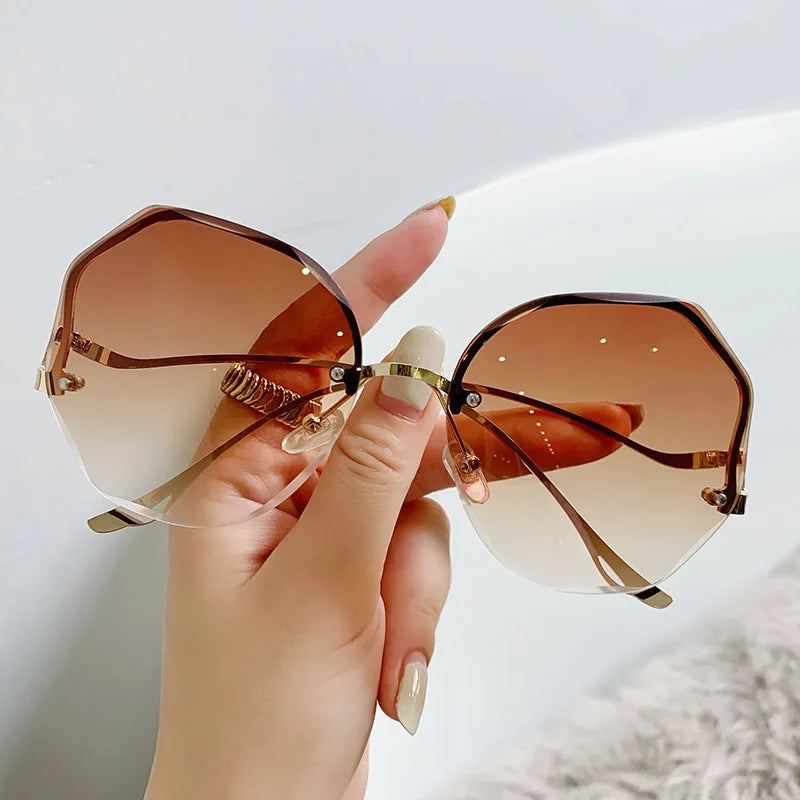Fashion Sunglasses Women Metal Female UV400 Vintage Ladies Stylish Design Oversized Square Sunglasses For Women