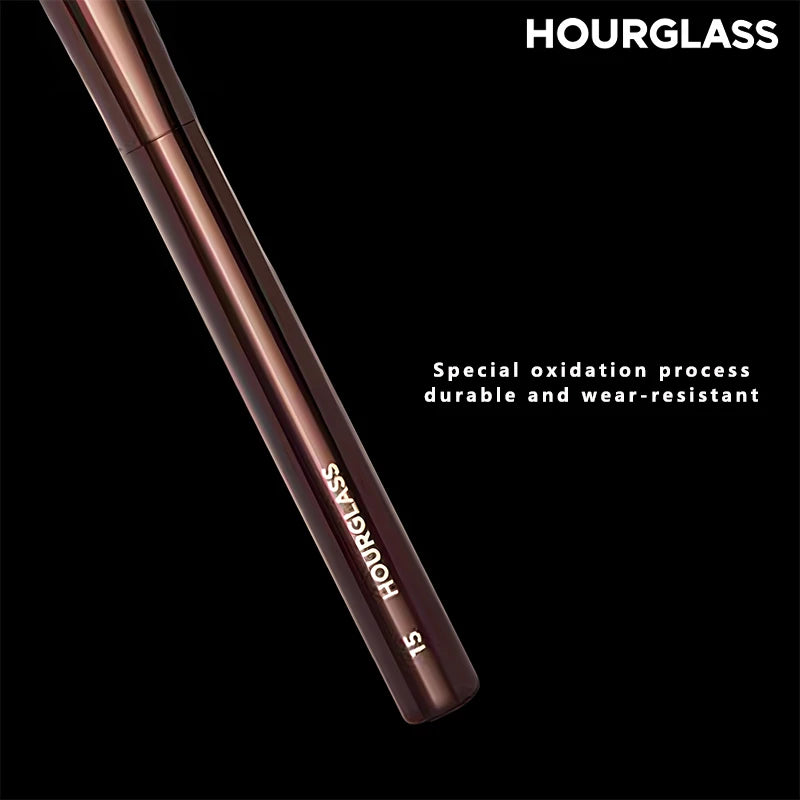 HOURGLASS No. 15 Liquid Blush Brush