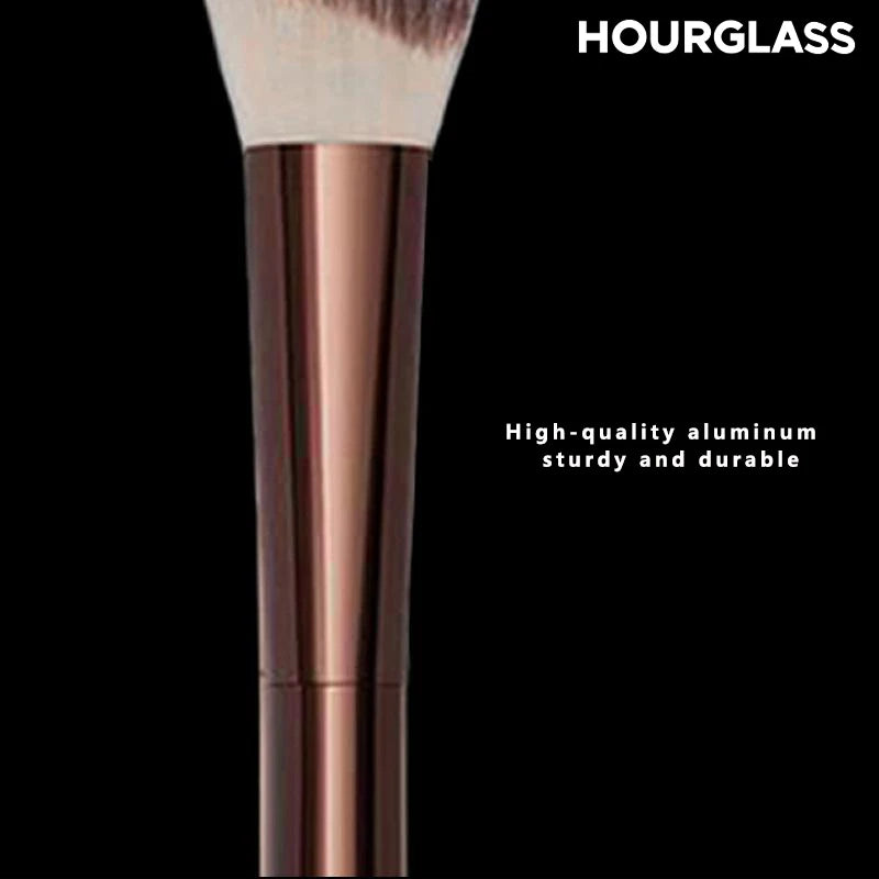 HOURGLASS No. 15 Liquid Blush Brush